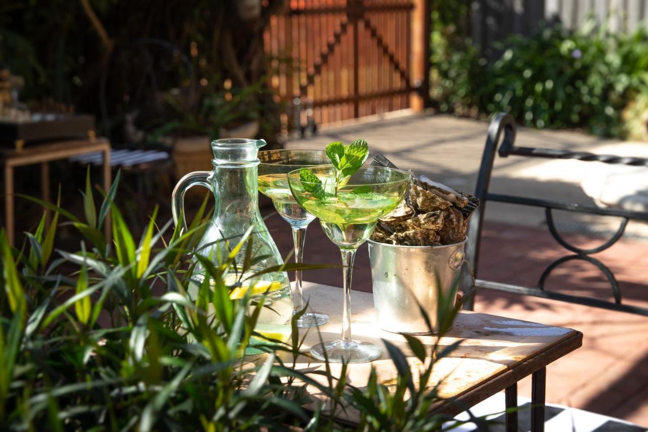 The Table Guest House Greta Bagian luar foto